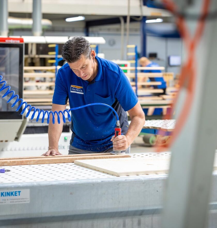 Als veelzijdige houtbewerker verzorgt Proficol hoge kwaliteit hout voor interieurbouwers.